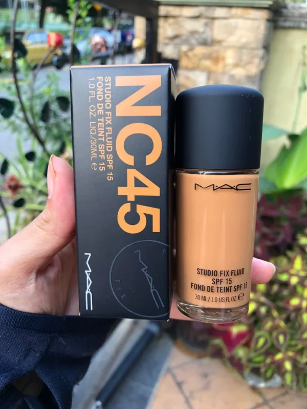 MAC STUDIO FIX FLUID Foundation - NC45