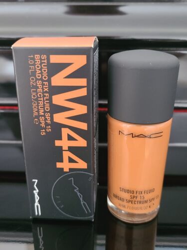 Mac Studio Fix Fluid SPF15 Foundation - NW44