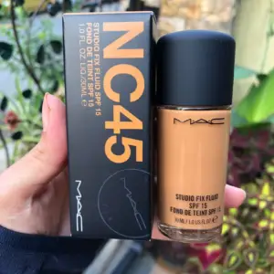MAC STUDIO FIX FLUID Foundation - NC45